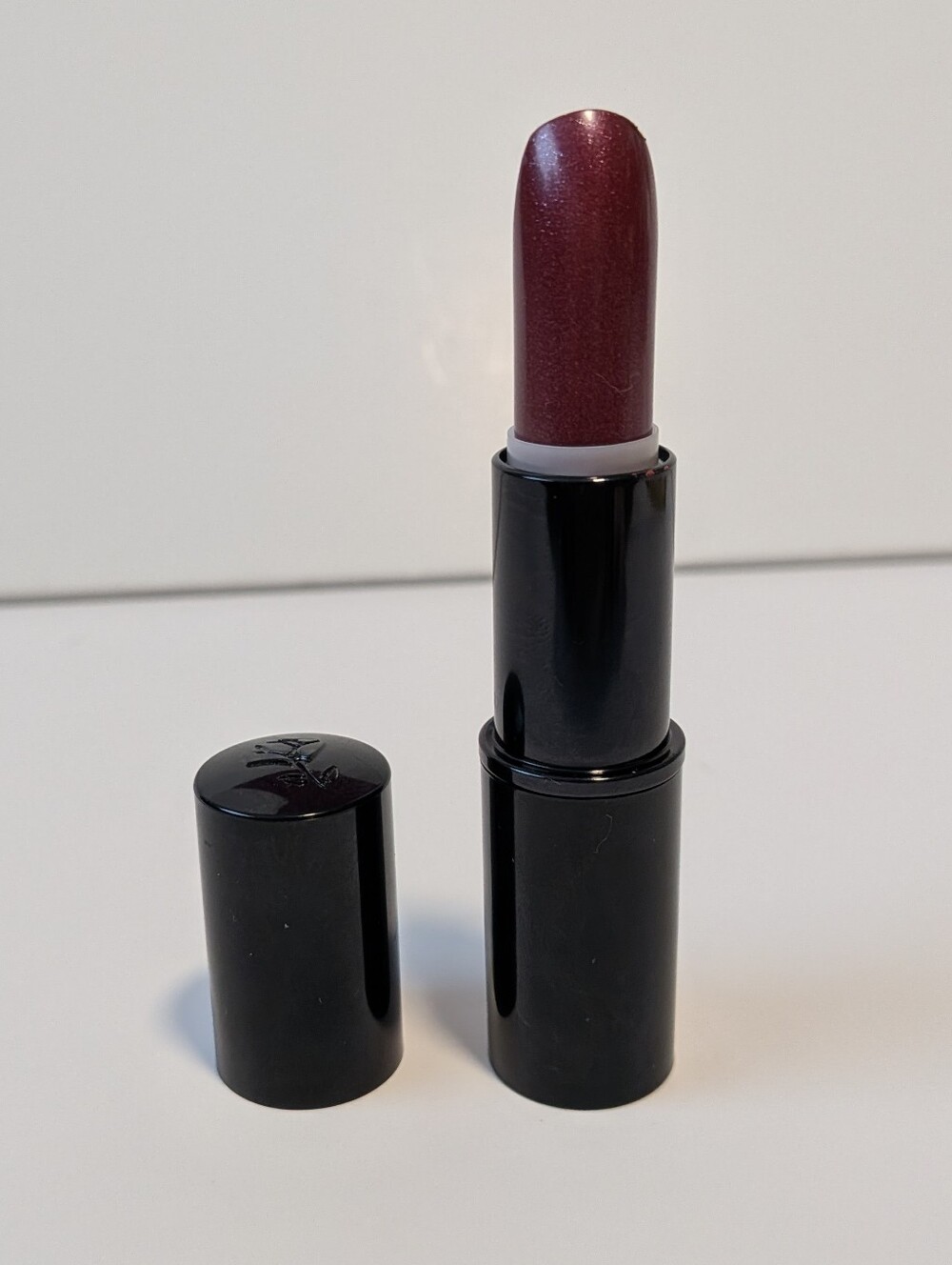 New'Lancome Lipstick Color Design Fashion Icon (Metallic).It is a Standard Size